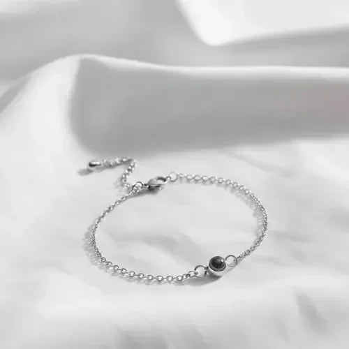 Le bracelet photo personnalisé : un écrin secret d'émotion Image
