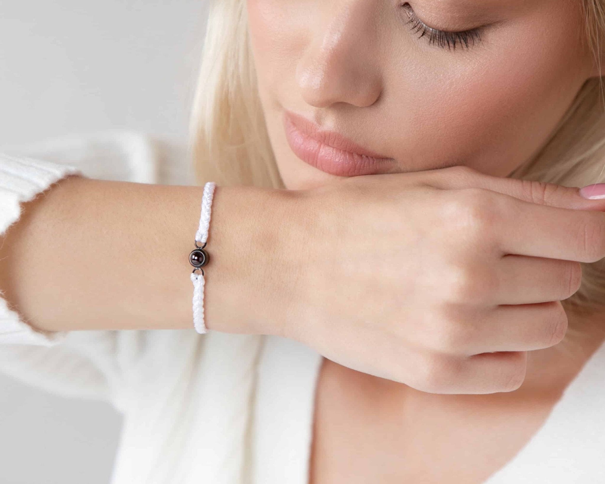 Bracelet Photo : Le Bijou Unique Qui Immortalise Vos Souvenirs - Petale Paris