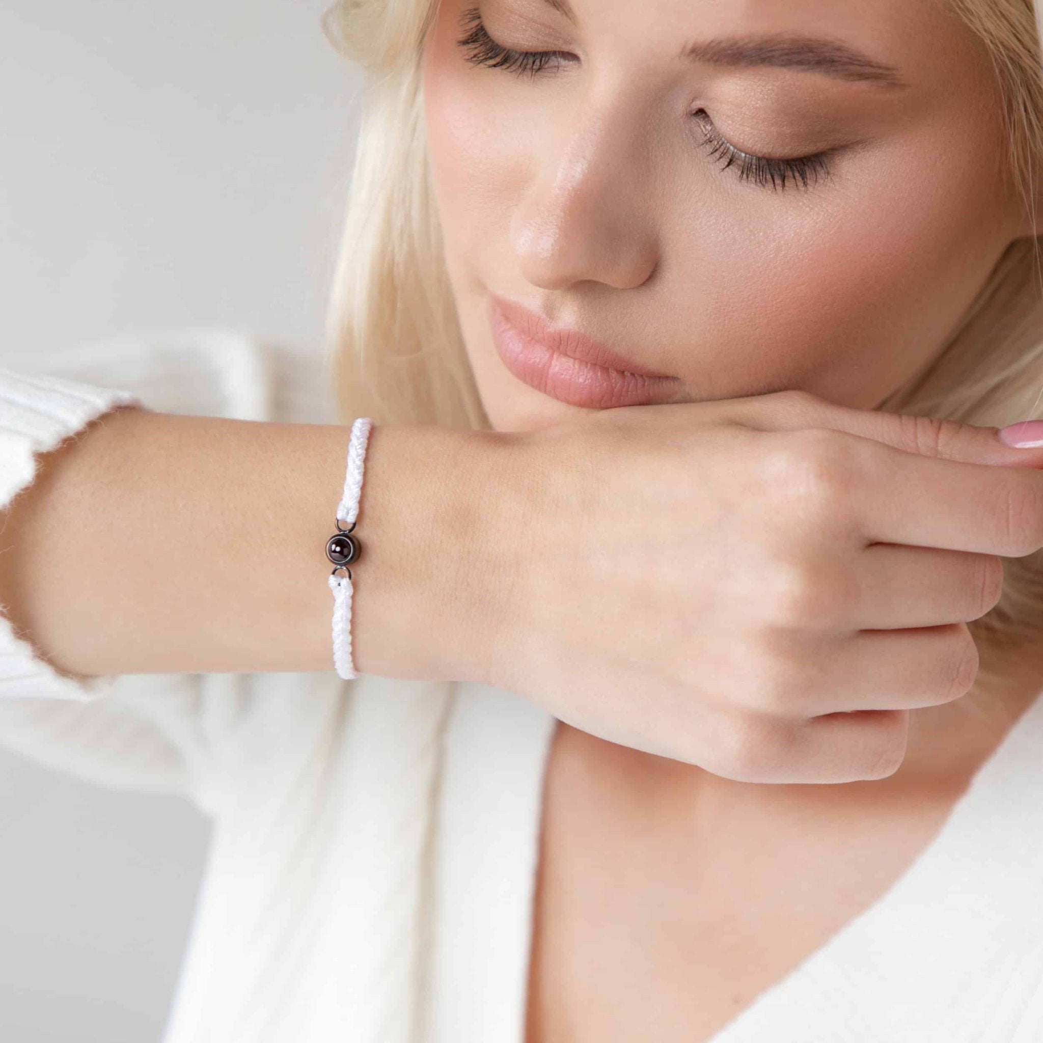 Bracelet Photo : Le Bijou Unique Qui Immortalise Vos Souvenirs - Petale Paris