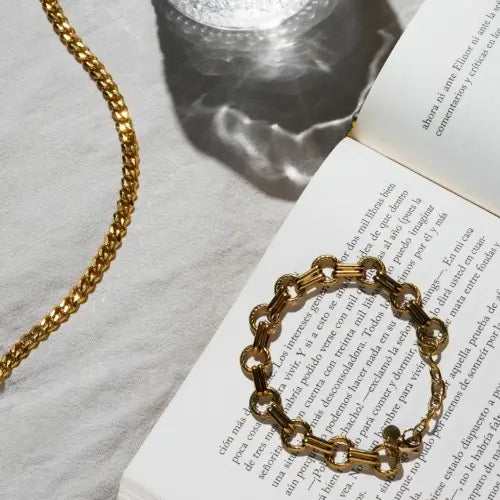 Bijoux pour femme de 60 ans Image