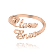 Bague personnalisée en acier inoxydable finition or rose, gravure de prénom visible sur l'anneau