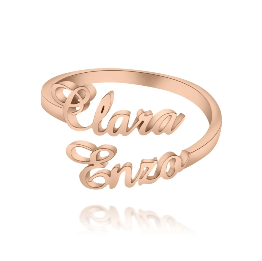 Bague personnalisée en acier inoxydable finition or rose, gravure de prénom visible sur l'anneau