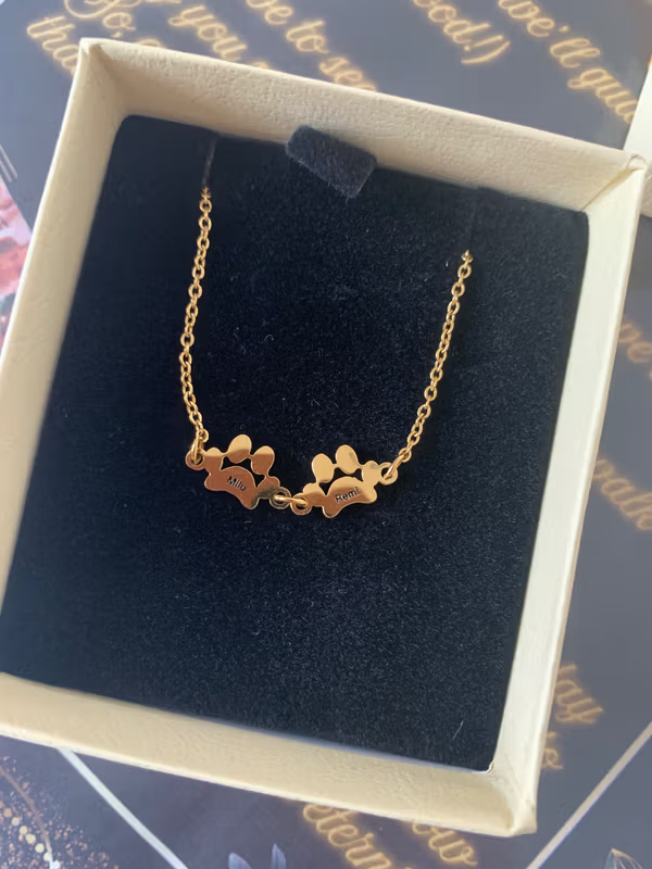 Bracelet gravé patte de chien porté au quotidien, avis client
