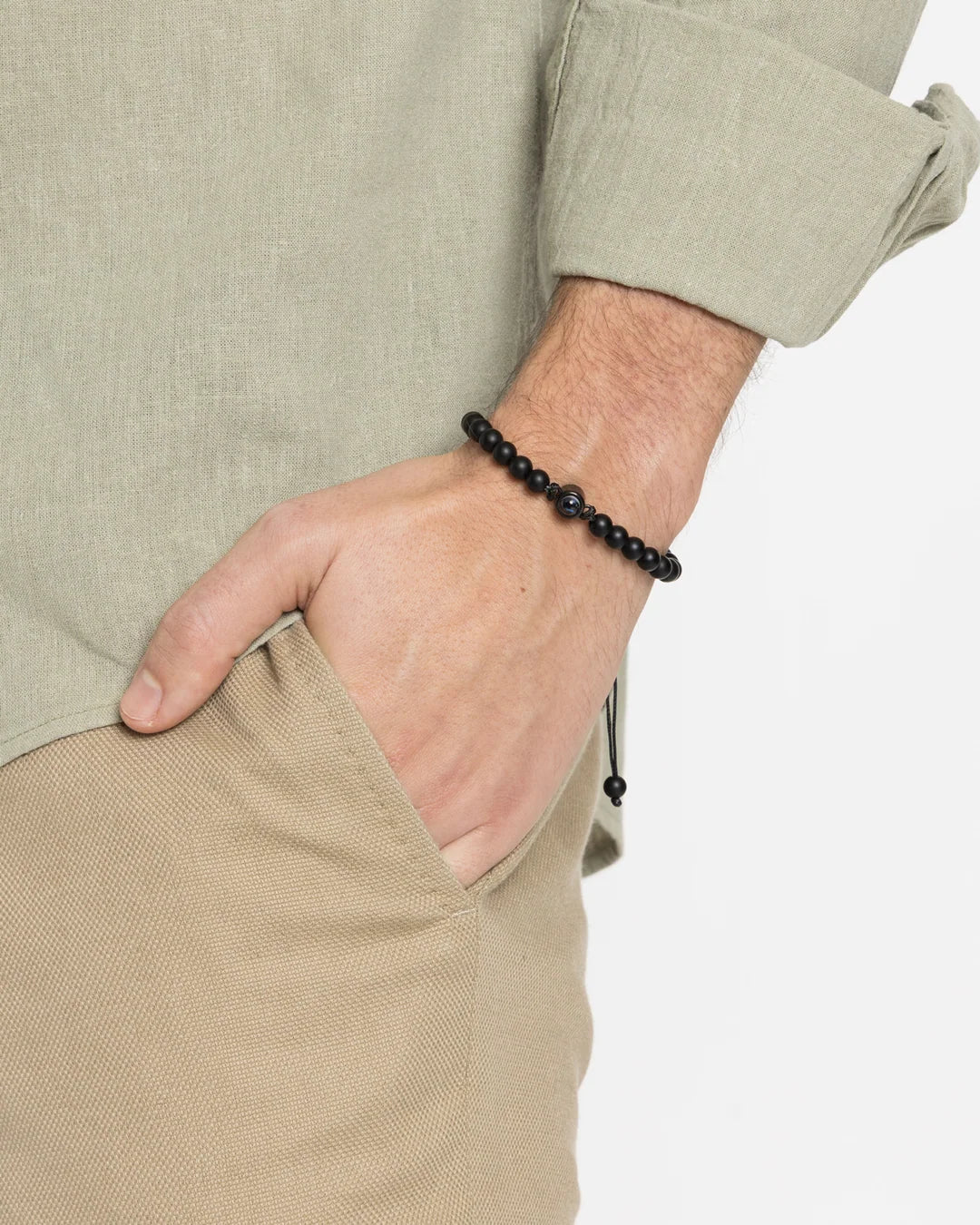 Bracelet pierre homme en onyx noir avec photo cachée, bracelet personnalisé homme porté au poignet