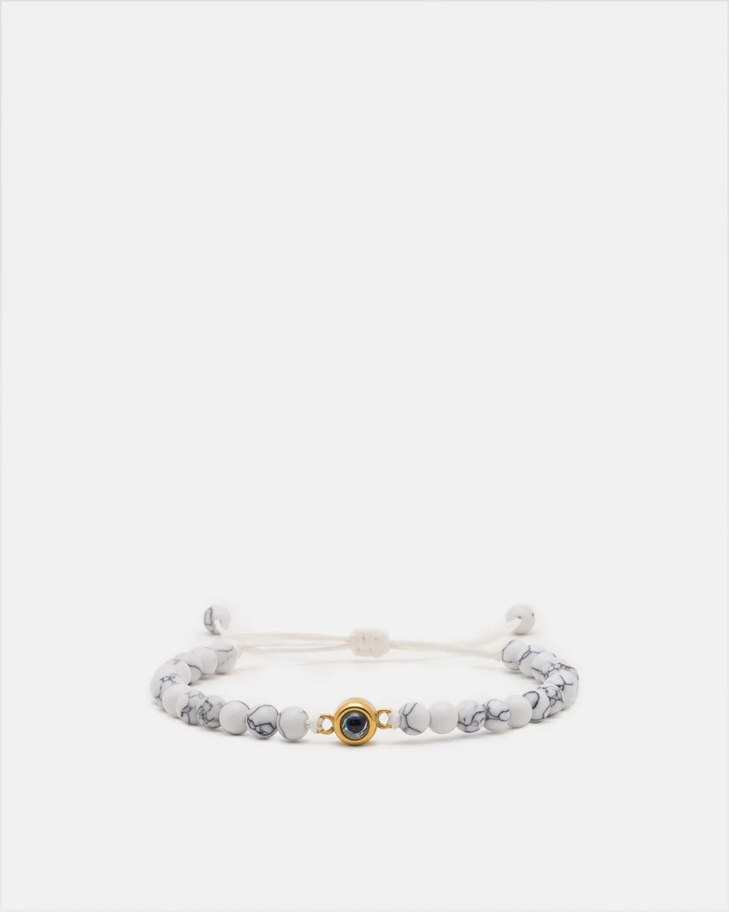Bracelet pierre naturelle Howlite blanche avec perle projection photo dorée et cordon réglable