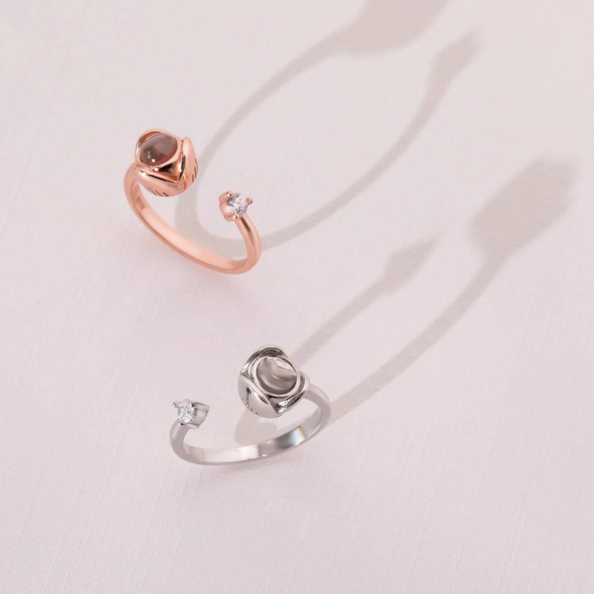 Bagues photo personnalisées argent et or rose avec leur ombre portée