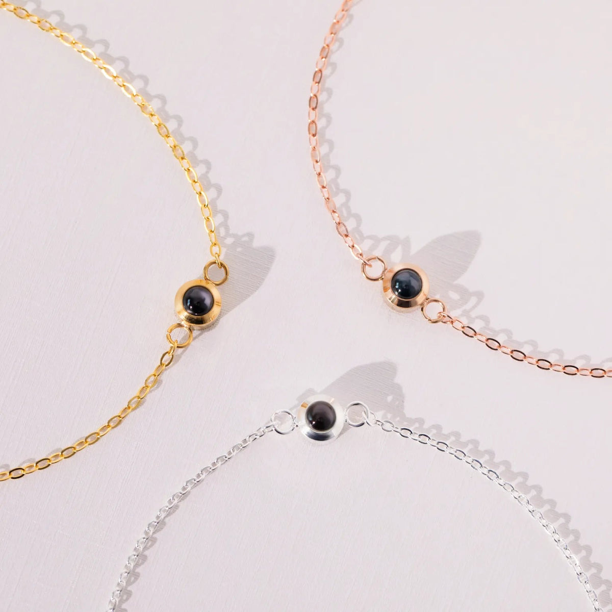 Détail bracelet projection photo personnalisé 3 finitions or argent rose gold - bijou acier inoxydable Petale Paris