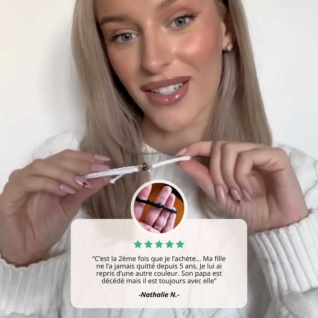 Cliente montrant son bracelet tressé photo personnalisé, avis 5 étoiles