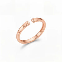 Bague initiale personnalisée or rose, initiales M et K gravées, taille ajustable
