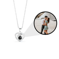 Médaillon photo personnalisé avec projection souvenir visible, pendentif cœur argenté
