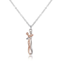 Pendentif couple enlacé argent et or rose, deux silhouettes qui s'étreignent sur une chaîne