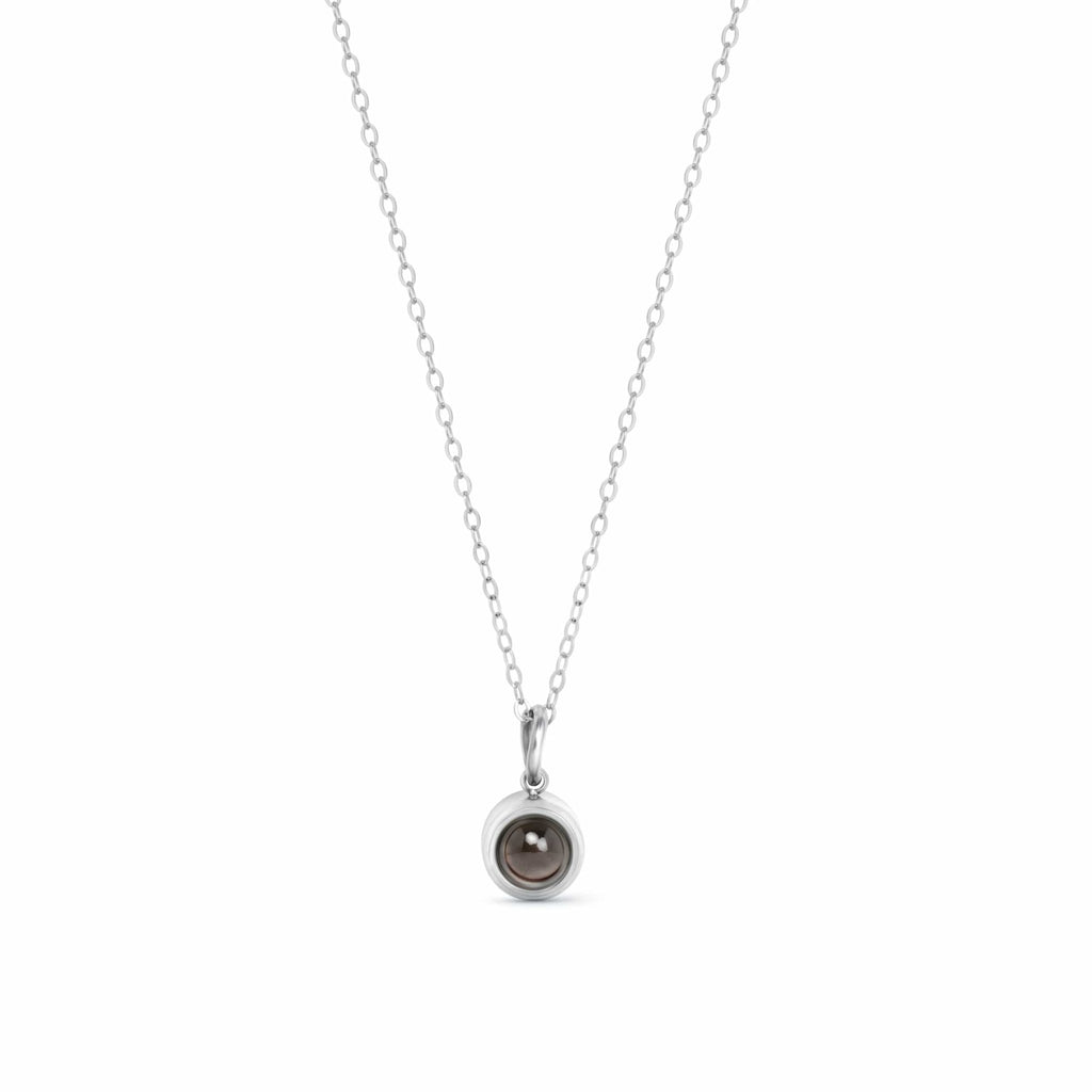Pendentif projection photo personnalisé argent fond blanc - collier bijou cadeau femme Petale Paris