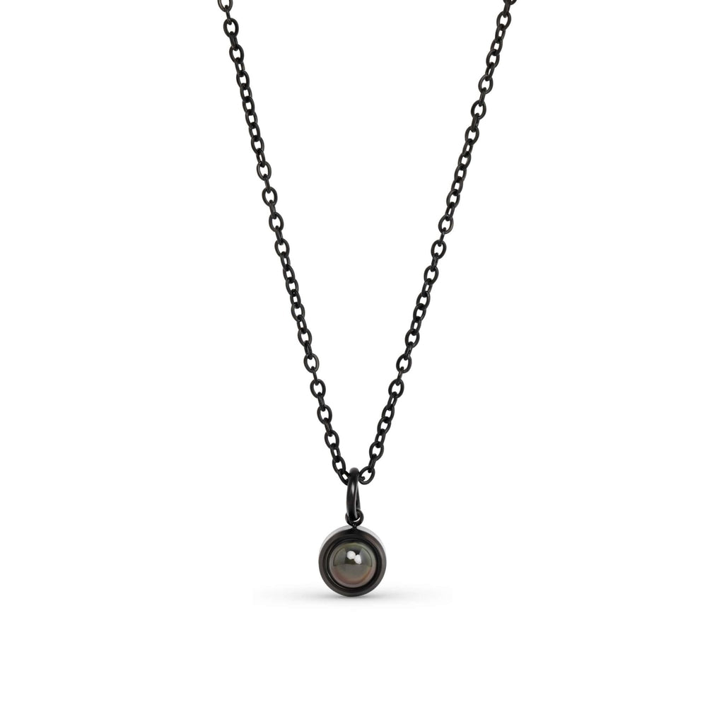 Pendentif projection photo noir acier fond blanc - collier bijou personnalise homme femme Petale Paris